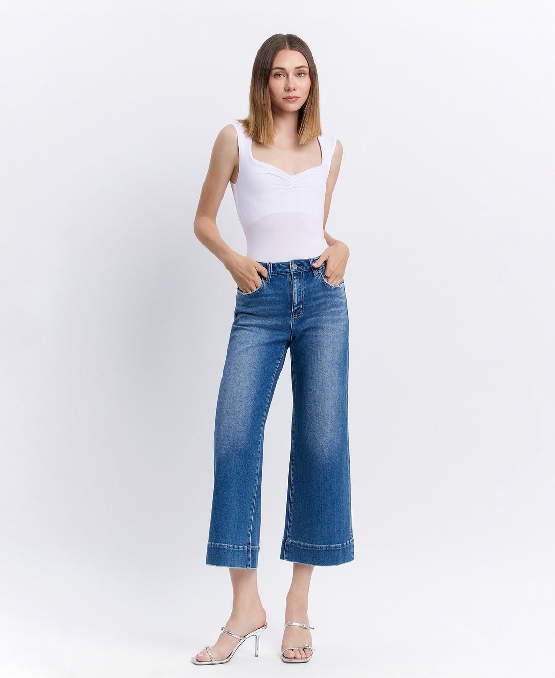Relaxed spring outfit with high-rise crop wide-leg jeans