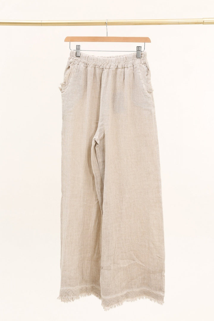 Casual outfit featuring begie Italian linen pants paired with white blouse – effortless elegance