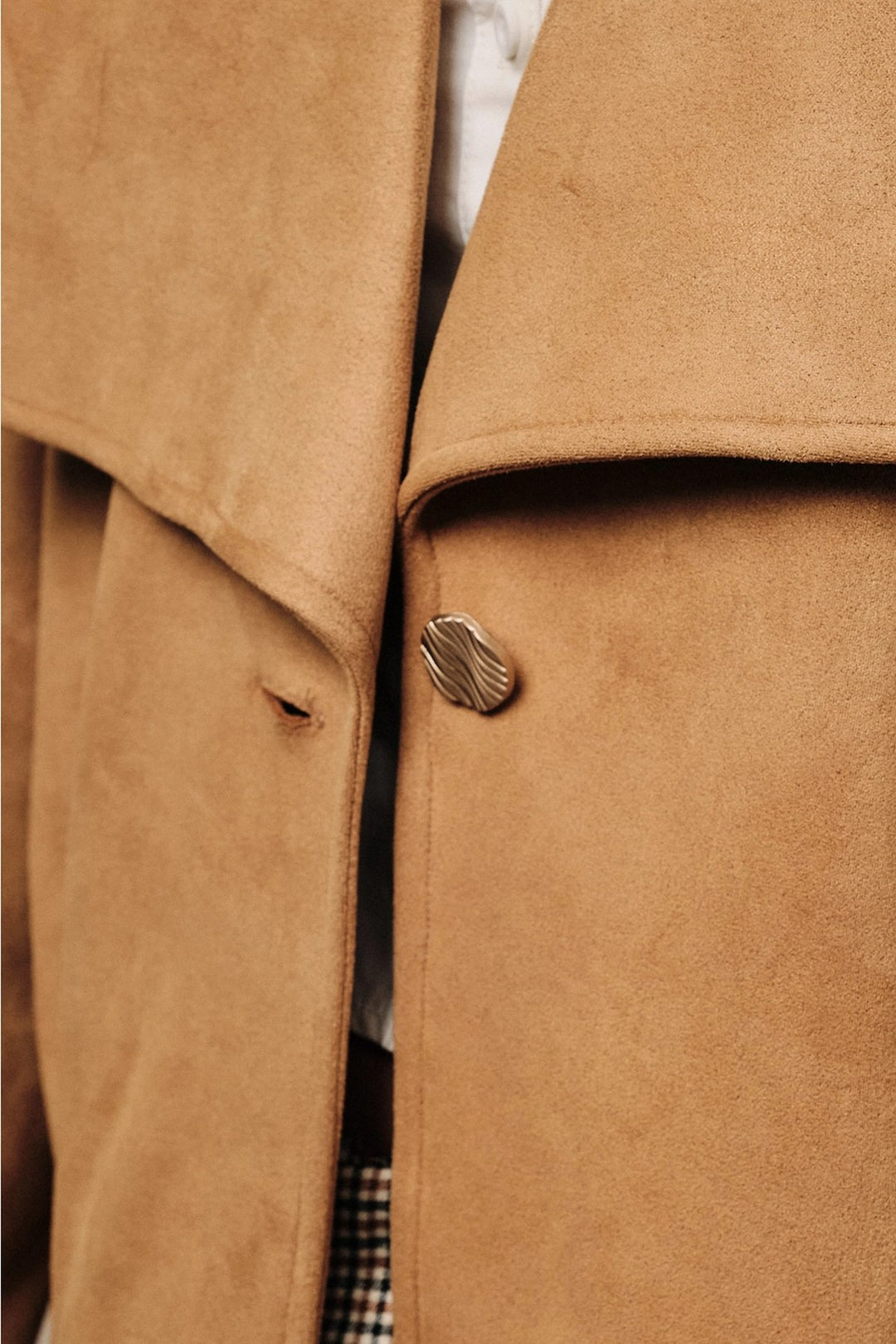Flapped Neck Long Sleeve Bubble Hem Suede Jacket