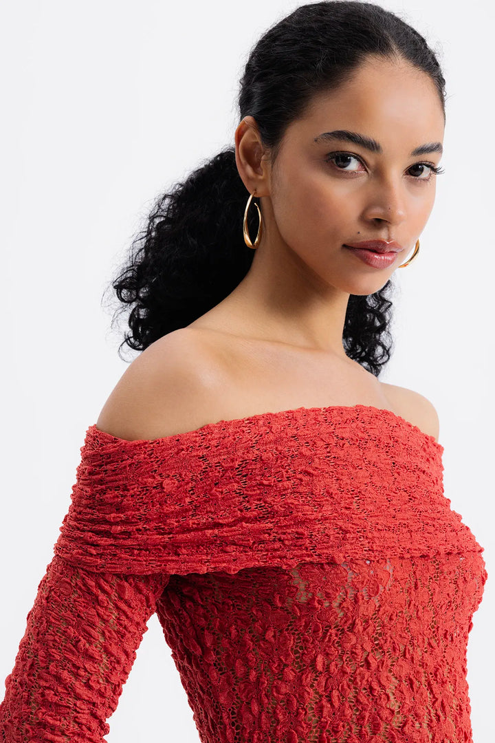 Alessandra Off-Shoulder-Red