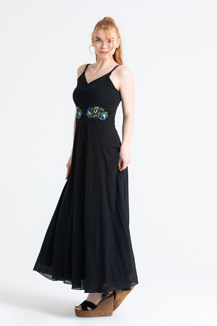 black sleeveless maxi dress